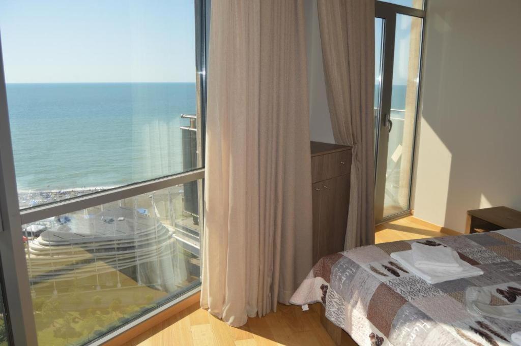 Luxury Apartments Batoumi Extérieur photo